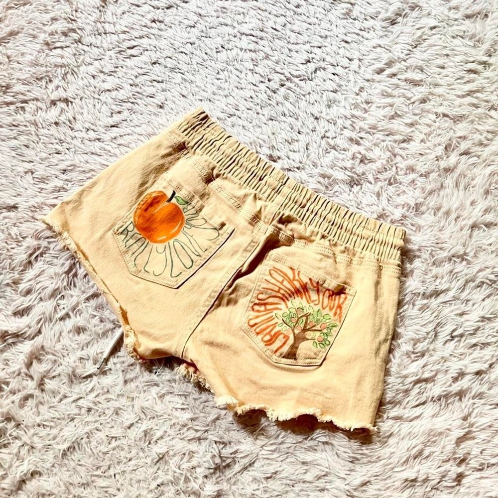 Upcycled Hand Painted Georgia Peach Sassy Summer Vibes Shorts Womens M‎ Kidcore